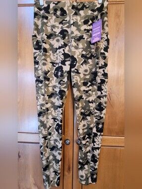NWT | POP Fit Cabo Leggings Flower Camo